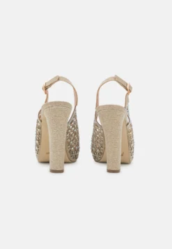 Menbur Plateaupumps - Gold 9 Menbur Plateaupumps - Gold -Damesschoenen 0376b43d11784dd1857217f5f282825a scaled