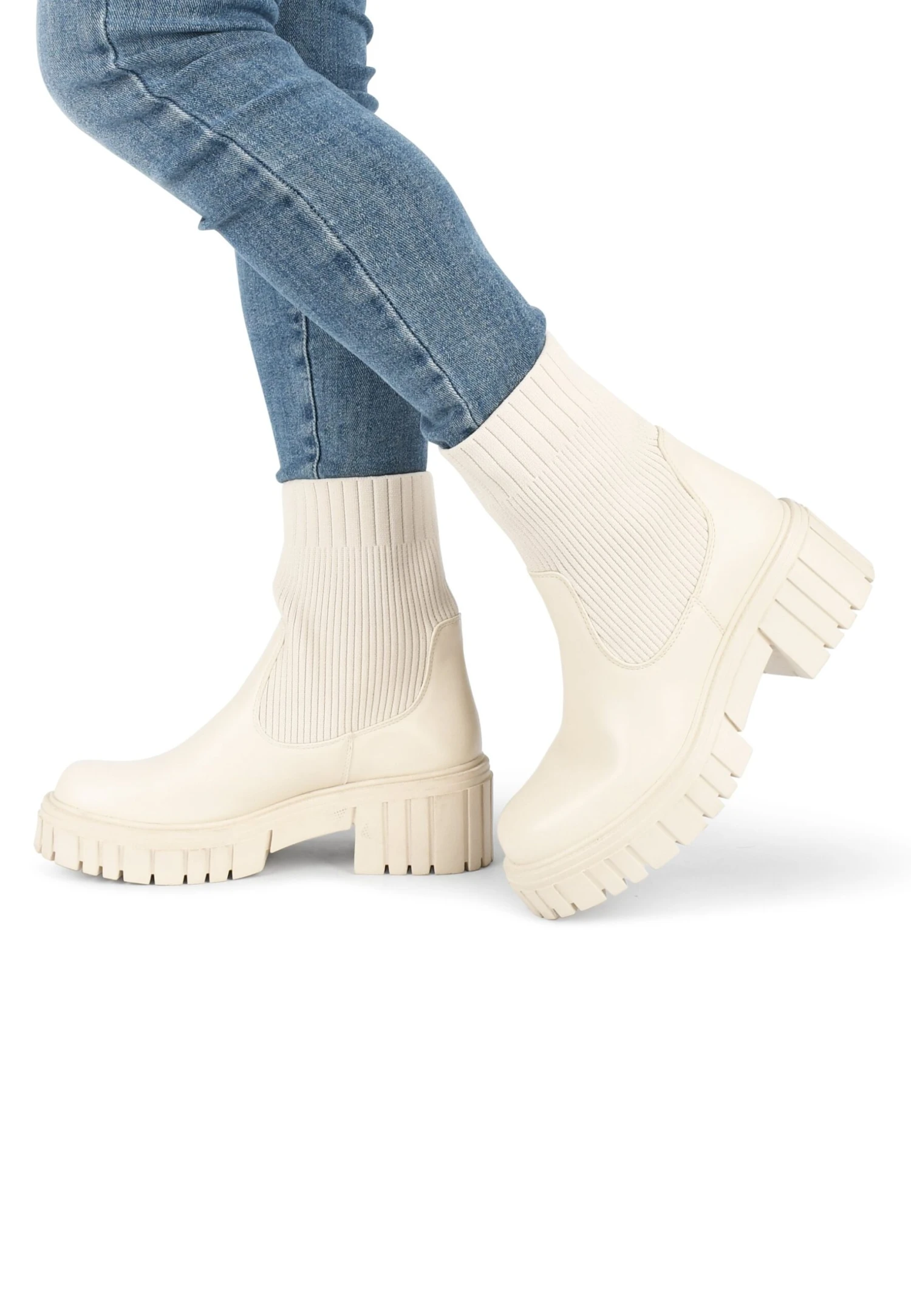 Ayla - Enkellaarsjes Met Plateauzool - Cream 1 Ayla - Enkellaarsjes Met Plateauzool - Cream