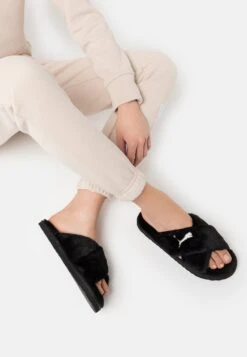 Damesschoenen 19 Puma Fluff X Strap - Pantoffels - Black/White