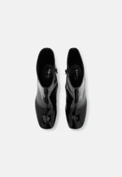 Madden Girl Autumn - Enkellaarsjes Met Plateauzool - Black 11 Madden Girl Autumn - Enkellaarsjes Met Plateauzool - Black -Damesschoenen 0612177323fb4e12a2b6199176e856e2 scaled