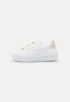 Nike Sportswear Wmns Af1 Plt.Af.Orm - Sneakers Laag - White/Summit White/Metallic Gold