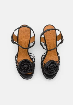 Chie Mihara Rose - Sandalen Met Plateauzool - Black -Damesschoenen 08488eac9a9d4c0ea6c8968163715133 scaled