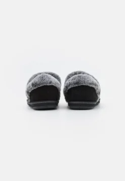 Wide Fit Cozy Campfire - Pantoffels - Black -Damesschoenen 11a9956906584d61b52d58d3319df441 scaled