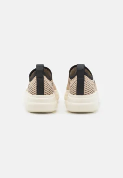 Rag & Bone Brixley Slip On - Sneakers Laag - Creme/Black 10 Rag & Bone Brixley Slip On - Sneakers Laag - Creme/Black -Damesschoenen 19a88aa362914240a62523556ec0bff8 scaled