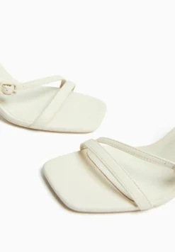 BERSHKA With Ankle Strap - Strappy 11720160 - Sandalen - White 11 BERSHKA With Ankle Strap - Strappy 11720160 - Sandalen - White -Damesschoenen 24c489d7637543b4bf9f305260ab0d70 scaled