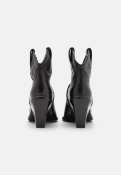 Bronx New Kole - Cowboy-/Bikerlaarsjes - Black 9 Bronx New Kole - Cowboy-/Bikerlaarsjes - Black -Damesschoenen 25df9ffe42e44ec9aa6e4e4c72736725 scaled