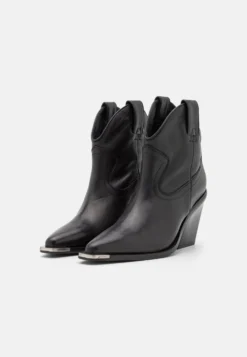 Bronx New Kole - Cowboy-/Bikerlaarsjes - Black 8 Bronx New Kole - Cowboy-/Bikerlaarsjes - Black -Damesschoenen 298ba0f0f99445a398cd92490232d6b2 scaled