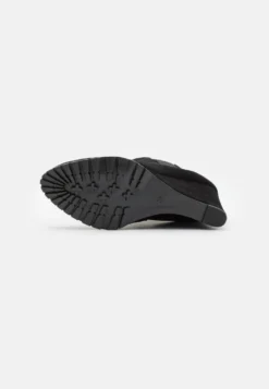 Leather - Enkellaarsjes Met Sleehak - Black 10 Leather - Enkellaarsjes Met Sleehak - Black -Damesschoenen 2cc34f6926574f358b0a4c07a9fa993c scaled