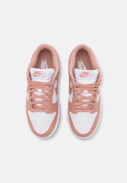 Nike Sportswear Dunk- Sneakers Laag - White/Rose Whisper 9 Nike Sportswear Dunk- Sneakers Laag - White/Rose Whisper -Damesschoenen 2ddc74821ca94dcc87508c02dbac9a81 scaled