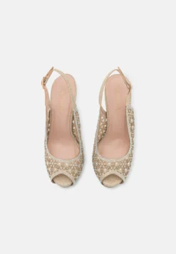 Menbur Plateaupumps - Gold 11 Menbur Plateaupumps - Gold -Damesschoenen 2e52465a2ef945c8856dc812f7eac3a1 scaled