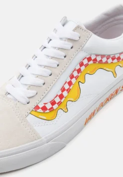 Vans Old Skool Unisex - Sneakers Laag - True White -Damesschoenen 35c1508c4e894d4d81e4f5c799f16521 scaled