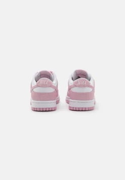 Nike Sportswear Dunk Low - Sneakers Laag - White/Pink Foam -Damesschoenen 3ac85db9c2284d4f8ea50695ddbaf1e9 scaled