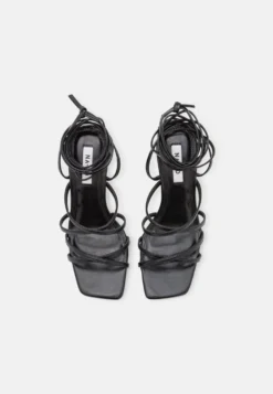 NA-KD Strappy Funnel- Sandalen Met Hoge Hak - Black -Damesschoenen 3cb202e68f9342b4a6ad51f77309ab13 scaled