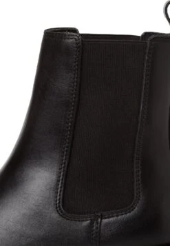 Tamaris Enkellaarsjes Met Plateauzool - Black Leather -Damesschoenen 4b95f335757b4018ac34155424fd7ffd