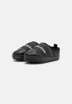 Calvin Klein Jeans Home Shoe Slipper - Pantoffels - Black 8 Calvin Klein Jeans Home Shoe Slipper - Pantoffels - Black -Damesschoenen 4d138a3c4fab451ebfa6d9b3902ec63c scaled