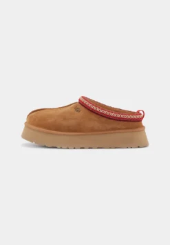 Ugg Tazz - Pantoffels - Chestnut -Damesschoenen 4e14d2f67f8c4238981696bfc49568bc scaled
