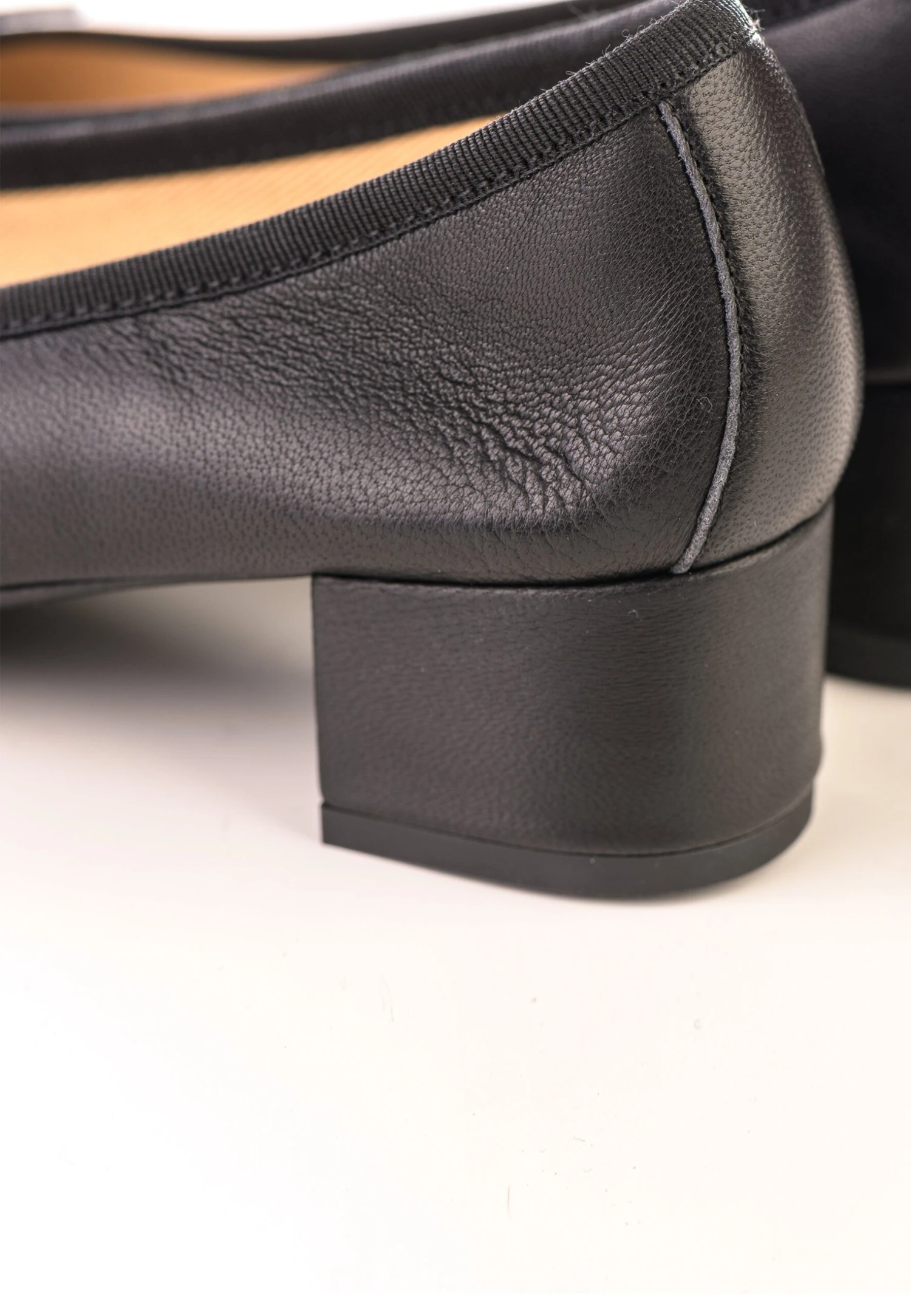 Aventino - Klassieke Pumps - Black 4 Aventino - Klassieke Pumps - Black - Afbeelding 4