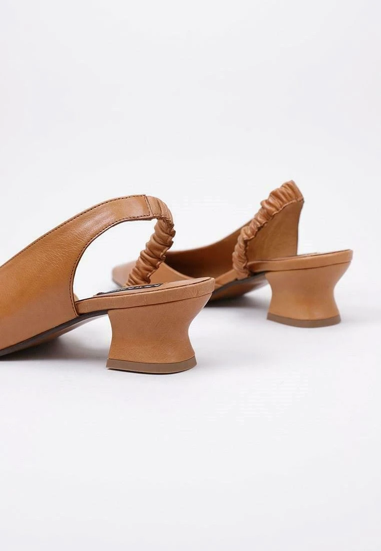 Vital - Klassieke Pumps - Camel 7 Vital - Klassieke Pumps - Camel - Afbeelding 7