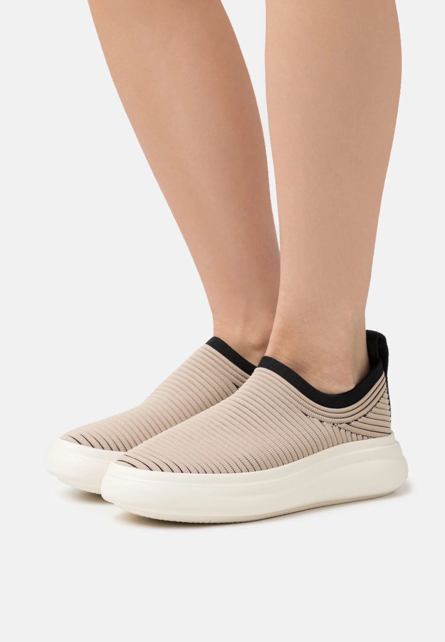 Rag & Bone Brixley Slip On - Sneakers Laag - Creme/Black 1 Rag & Bone Brixley Slip On - Sneakers Laag - Creme/Black
