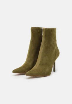 Steve Madden Iyanna - Enkellaarsjes Met Hoge Hak - Olive -Damesschoenen 6aad88fe4fb24d37986c1b07248361b1 scaled
