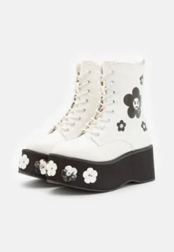 KOI FOOTWEAR Silent Screams Platform Boots - Enkellaarsjes Met Plateauzool - White 8 KOI FOOTWEAR Silent Screams Platform Boots - Enkellaarsjes Met Plateauzool - White -Damesschoenen 6b824d88cc2d4dd0855ca50aa189e144 scaled