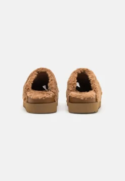 Ugg Fuzz Sugar - Pantoffels - Cognac 9 Ugg Fuzz Sugar - Pantoffels - Cognac -Damesschoenen 75c087ca627f44088bdbfe28cbcd5c2d scaled