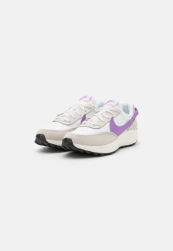 Nike Sportswear Womens Waffle Debut - Sneakers Laag - White/Rush Fuchsia -Damesschoenen 767f4f326b5c4e7197aa557ad0fdeeaa scaled