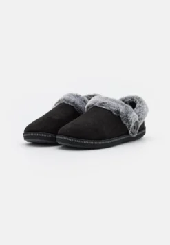 Wide Fit Cozy Campfire - Pantoffels - Black -Damesschoenen 769476ca7a5b45699272cccb6f4dcac2 scaled