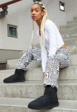 Damesschoenen 45 Ugg Classic Mini - Korte Laarzen - Black