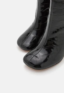 NA-KD Rounded Toe Boots - Laarzen - Black 11 NA-KD Rounded Toe Boots - Laarzen - Black -Damesschoenen 78f23aa209a54c75a501f3c2d3065d3c scaled