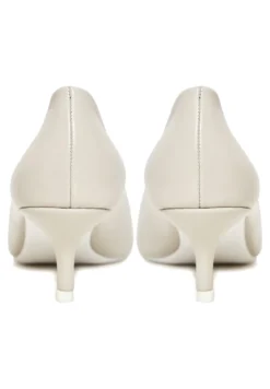 Klassieke Pumps - Ivory 18 Klassieke Pumps - Ivory -Damesschoenen 857e022f557245328acd7476f1c6b54d scaled