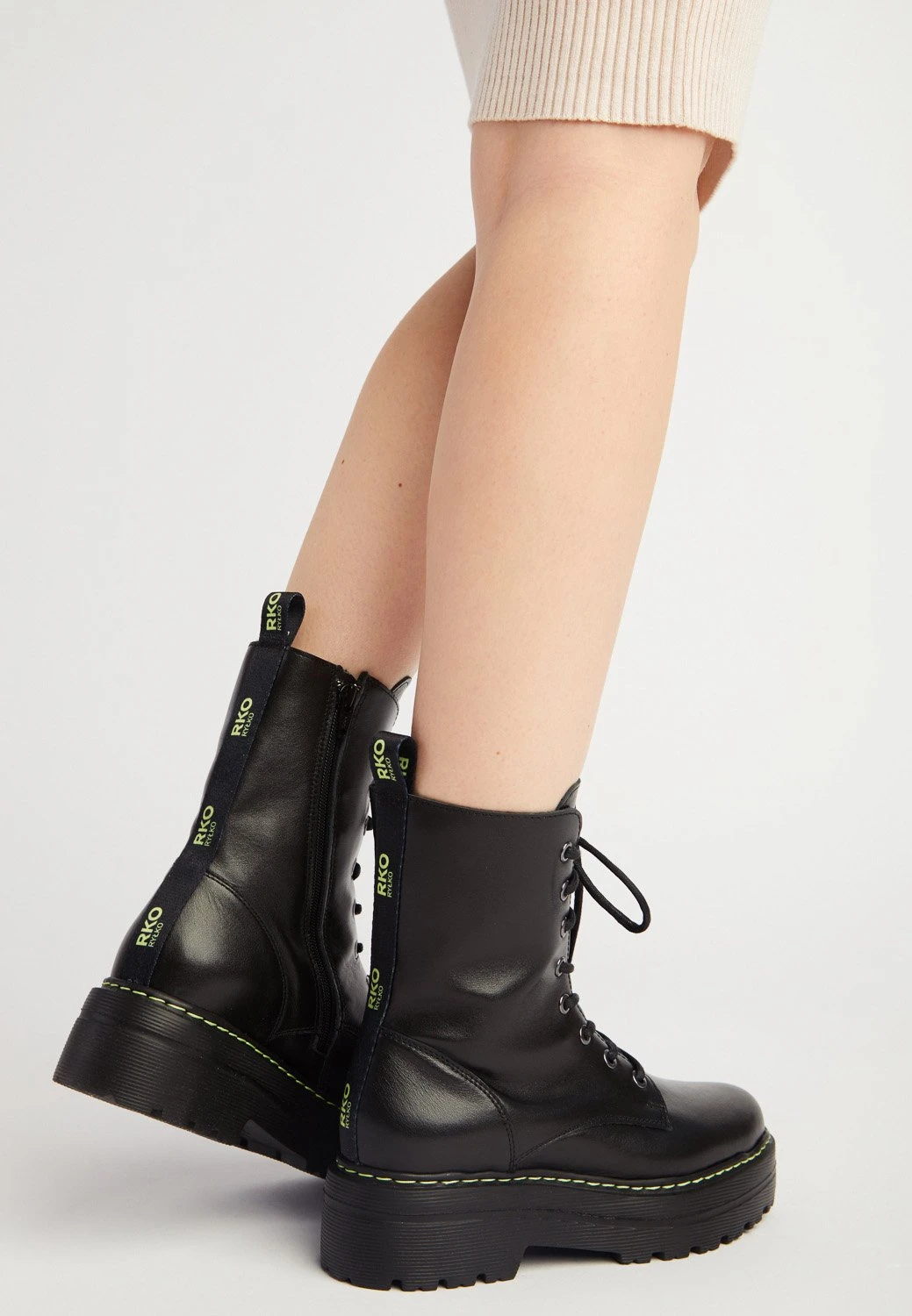 2Luk1 Y - Enkellaarsjes Met Plateauzool - Black 2 2Luk1 Y - Enkellaarsjes Met Plateauzool - Black - Afbeelding 2