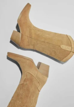 BERSHKA Heeled 11033160 - Cowboy-/Bikerlaarzen - Sand -Damesschoenen 8658351e2f614f568ed5b26f3335b972 scaled