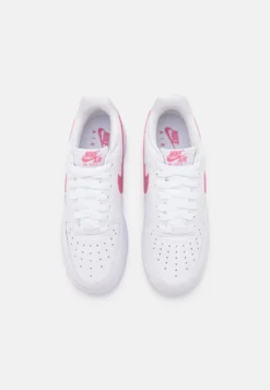 Nike Sportswear W Air Force 1 07 Ess Trnd - Sneakers Laag - White/Desert Berry -Damesschoenen 87301f0977bd4de993421f7daecdfbff scaled