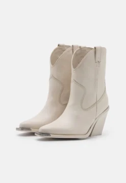 Bronx New Kole - Enkellaarsjes Met Hoge Hak - Offwhite -Damesschoenen 8a40f8782cb243ef80ba3a83332efae6 scaled