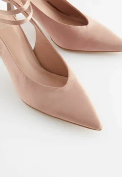 Next Forever Comfort Double Buckle Jewel Standard - Klassieke Pumps - Nude -Damesschoenen 8db9bd08f68b448086e7d0357200e4ca scaled