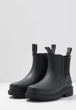 ILSE JACOBSEN Regenlaarzen - Black 11 ILSE JACOBSEN Regenlaarzen - Black -Damesschoenen 8eab132e21894bfbbcb083fb77215b86 scaled