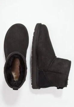Ugg Classic Mini - Korte Laarzen - Black -Damesschoenen 950ad258a20844d78daab006c852955d