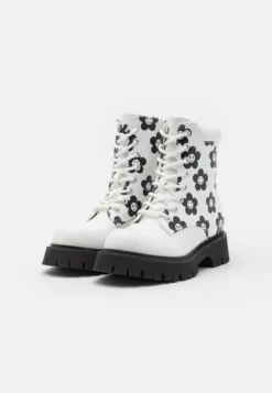 KOI FOOTWEAR Absent Presence - Veterboots - White -Damesschoenen 9a36d1b59f7f492c86643bb197566752 scaled