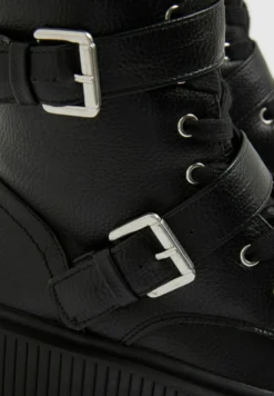 New Look Chunky Flatform - Cowboy-/Bikerlaarsjes - Black -Damesschoenen 9a66f4a5572d465282520b7f3817ca84 scaled