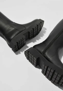 BERSHKA Track - Laarzen - Black -Damesschoenen a06585b078714bcb8d93c8d678913f2d scaled