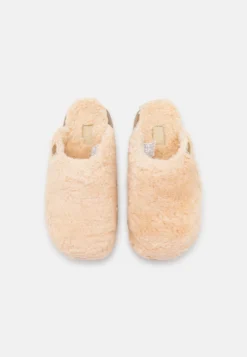 Ugg Fuzz Sugar - Pantoffels - Natural -Damesschoenen a29373560775495e976a15849d4c4e77 scaled