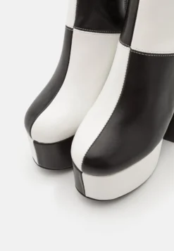 Lamoda Runway - Laarzen Met Hoge Hak - Black/White -Damesschoenen a7a26b0cea7841f28ebd46d5678aa17d scaled