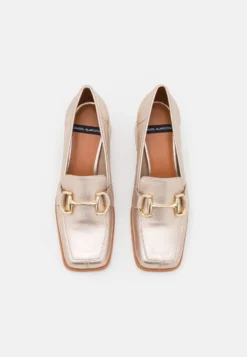 ANGEL ALARCON Klassieke Pumps - Champagne -Damesschoenen ad686c2d4aac4b4f99396b10804f7159 scaled