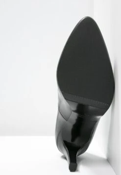 PETER KAISER Herdi - Klassieke Pumps - Black 12 PETER KAISER Herdi - Klassieke Pumps - Black -Damesschoenen b31236fef97345188657c8ce5446e804