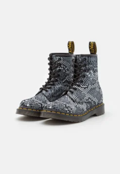 Dr. Martens 1460 - Veterboots - Black/White Classic 8 Dr. Martens 1460 - Veterboots - Black/White Classic -Damesschoenen bc3b04d96fe9430f99cfe7affab97c2f scaled