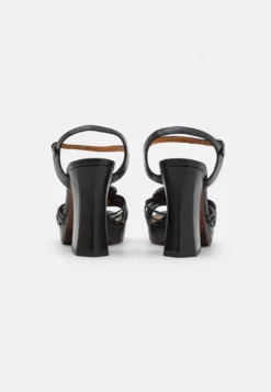 Chie Mihara Rose - Sandalen Met Plateauzool - Black -Damesschoenen bf56ac5bbc3e454794b7cb5c2affac09 scaled