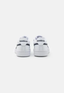 Reebok Classic Club C Revenge Unisex - Sneakers Laag - Footwear White/Vector Navy 8 Reebok Classic Club C Revenge Unisex - Sneakers Laag - Footwear White/Vector Navy -Damesschoenen c31637ea88f54b8cbc180abdfd1b3032 scaled