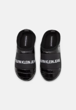 Calvin Klein Jeans Home Shoe Slipper - Pantoffels - Black 11 Calvin Klein Jeans Home Shoe Slipper - Pantoffels - Black -Damesschoenen c5ed7390115e4b5c807e9e74150729b1 scaled