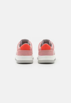 Boss Baltimore - Sneakers Laag - Open Pink -Damesschoenen c83d489c47e641159d976aae4f9fc4cd scaled